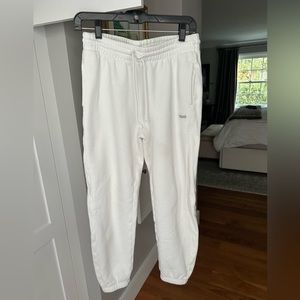 Aritizia White TNA Boyfriend sweatpants